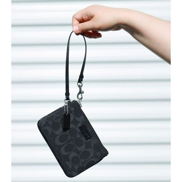 NWT Coach Parker Wristlet Wallet Case Black Signature - Picture 1 of 8